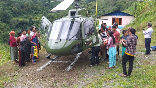 दार्चुलामा तीन छोरी जन्माएकी आमा र शिशुको सेनाको हेलीकोप्टर मार्फत उद्धार