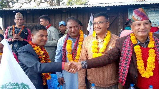 डडेल्धुरामा स्वतन्त्र उम्मेदवार बोहराले गठबन्धनलाई सघाउने
