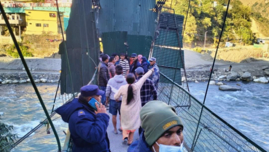 दार्चुलामा महाकाली नदीको झोलुङ्गे पुल बन्द
