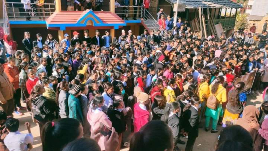 बैतडीमा शिक्षक मृत फेला प्रकरणः विद्यार्थी आन्दोलित, आफन्तले शव बुझेनन्