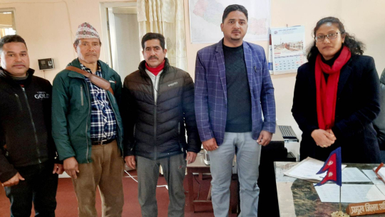 डोटीमा भइरहेको कालोबजारी सम्बन्धमा प्रशासन प्रमुखलाई ज्ञापन पत्र   