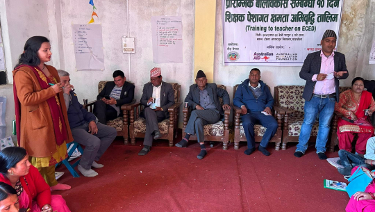  बझाङमा बालविकास शिक्षकलाई तालिम दिँदै रीड नेपाल 