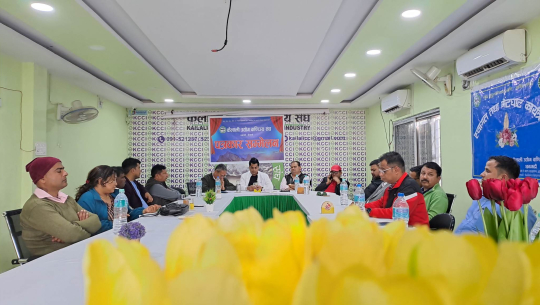 बैंकको व्याजदर विरुद्ध  धनगढीका व्यवसायी सडकमा उत्रिदै