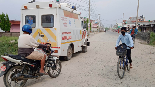 बझाङको छविस पाथिभेराको एम्बुलेन्स धनगढीमा अलपत्र