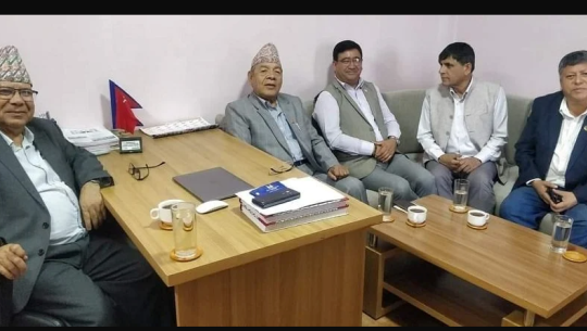 पार्टी एकताका लागि माधव नेपाल र वामदेवबीच  भेटवार्ता