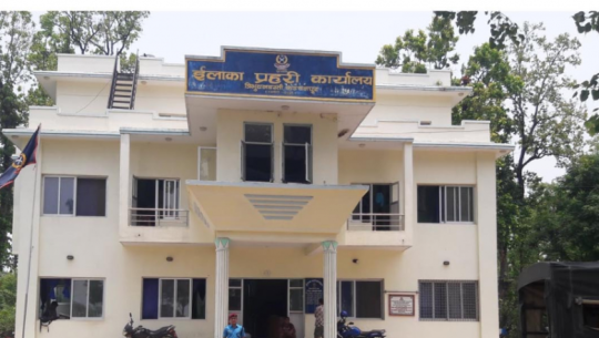 कञ्चनपुरमा घाँटीमा खुकुरी राखेर लुट्पाट गर्ने तीन जना पक्राउ