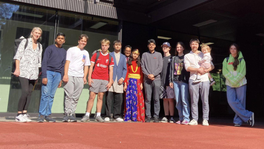 स्विट्जरल्याण्डका विद्यार्थीलाई सुदूरपश्चिमको डेउडा नृत्यले लोभ्यायो 