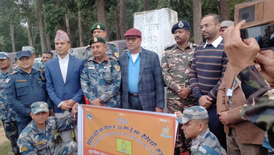 सशस्त्र प्रहरीद्वारा कञ्चनपुरमा सीमा स्तम्भ रङ्गरोगन
