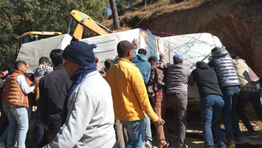 बैतडीमा जन्ती बोकेको जिप दुर्घटना