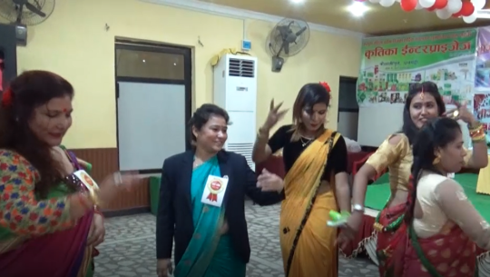 हङकङको साडीमा उप–सभामुखको नृत्य (भिडियो सहित)