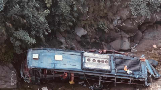 बस दुर्घटना अपडेटः दश मृतकमध्ये ६ जनाको सनाखत (घाईतेहरुको विवरणसहित)