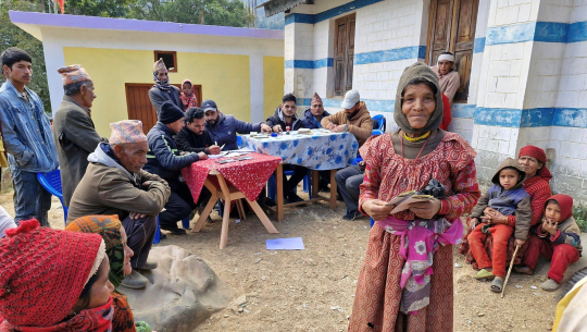 बैतडीको डिलाशैनीमा गाउँघरमै भत्ता वितरण 