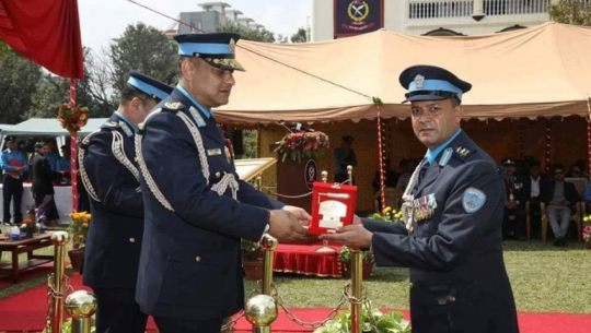 Binod  Ghimire bags an award on The 63rd Police Day