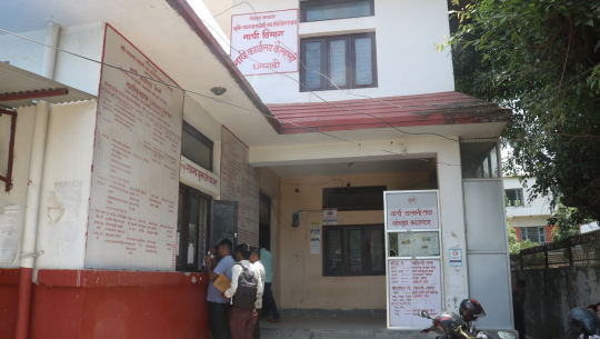 सेवाग्राहीसँग घुस माग्ने नापी कार्यालय धनगढीका दुई कर्मचारी निलम्बन