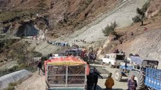 बाजुराको मार्तडी–कोल्टी सडक अवरुद्ध