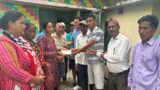 बाघको आक्रमणबाट ज्यान गुमाएकी शाहको परिवारलाई सहयोग