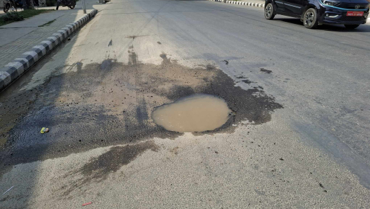 सहिदगेटदेखि क्याम्पस चोकसम्म पाँच स्थानमा फुट्यो खानेपानीको पाइप