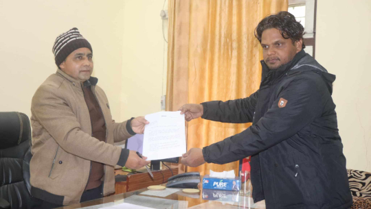 कैलाली भन्सार कार्यालयले लगाएको ब्यारियल हटाउन कञ्चनपुरबासीको माग