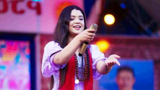 श्री एयरलायन्सबाट गायिका समीक्षा अधिकारीलाई धोका