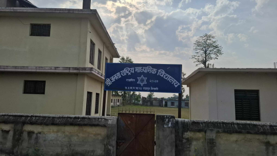 धनगढीको एक विद्यालयमा ३३ विद्यार्थी पढाउन ११ शिक्षक, नतिजा शून्य