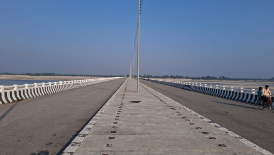 महाकाली पुलको गाइडबण्ड पुनर्निर्माणमा खटियो सेना
