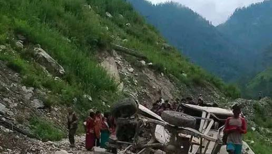 बाजुरामा जीप दुर्घटना हुँदा तीन जनाको मृत्यु, १६ घाईते   