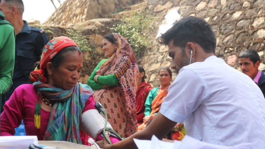 बैतडी समाजको आयोजनामा पाटनमा स्वास्थ्य शिविर सुरु