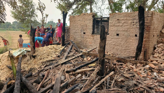 कञ्चनपुरमा एक घरमा आगलागी हुँदा २५ लाखको क्षति