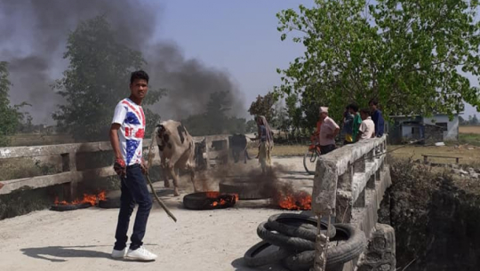 Inhabitants of Kanchanpur demonstrate in front of the Local Police station