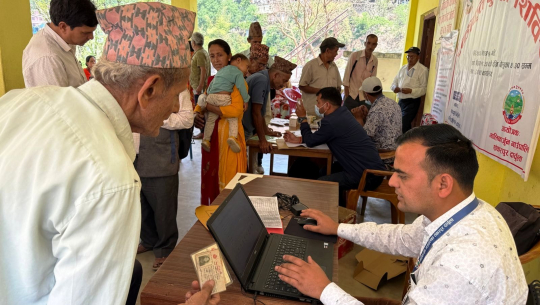 दार्चुलाको मालिकार्जुनमा वडामै पुगेर सामाजिक सुरक्षा भत्तासँगै बिरामी जाँच