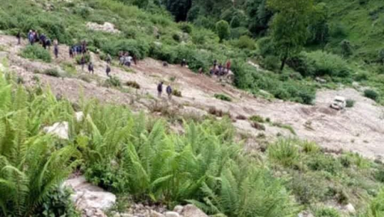 बझाङमा जिप दुर्घटना अपडेट : तीन जनाको मृत्यु, १३ घाइते