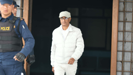 रमेश लेखक काठमाडौं जिल्ला अदालतमा उपस्थित, केपी ओली अस्पताल भर्ना