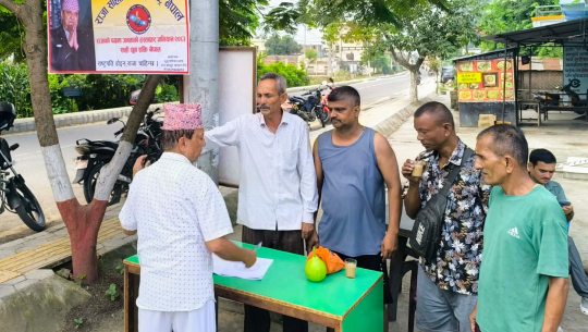 धनगढीमा ‘राष्ट्रपति होइन, राजा चाहिन्छ’ भन्दै हस्ताक्षर अभियान सुरु