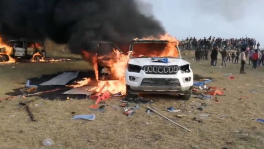 महोत्सवमा कलाकार नआएको आक्रोशमा ४ गाडी र सयौं कुर्सीमा आगजनी