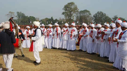 बसाइँसराइले मासिँदै सुदूरपश्चिमको पहाडी लोक संस्कृति