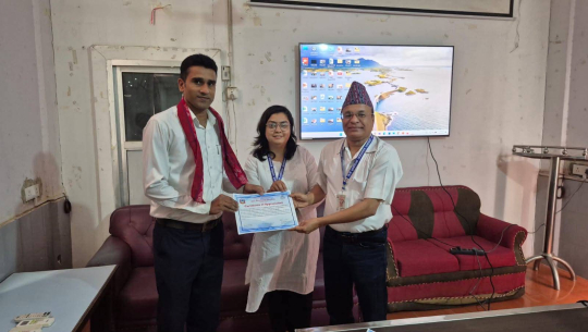 सेती प्रादेशिक अस्पतालमा हरेक ६ महिनामा कर्मचारी मूल्याङ्कन, उत्कृष्ट कर्मचारी सम्मानित 