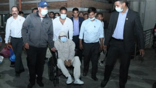 २१ दिनपछि अस्पतालबाट डिस्चार्ज भए एमाले अध्यक्ष ओली