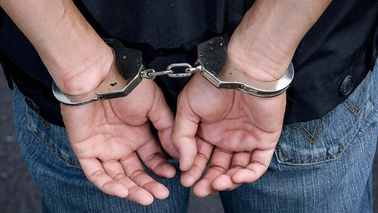 जिपमा भन्सार छलिका सामान ल्याउँदै गरेका एक जना पक्राउ