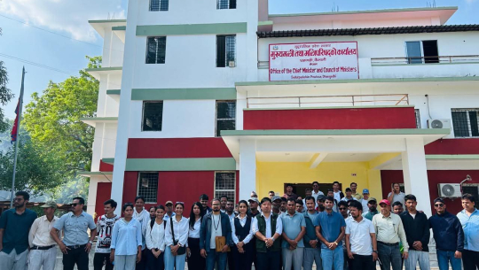 पक्राउ परेका सहकर्मी रिहाइको माग गर्दै वन कर्मचारी आन्दोलित 