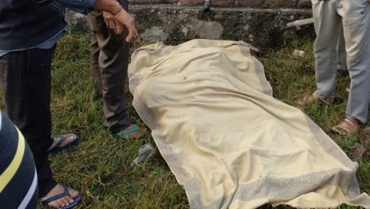 A person bangs his head against the wall and dies due to excessive consumption of alcohol