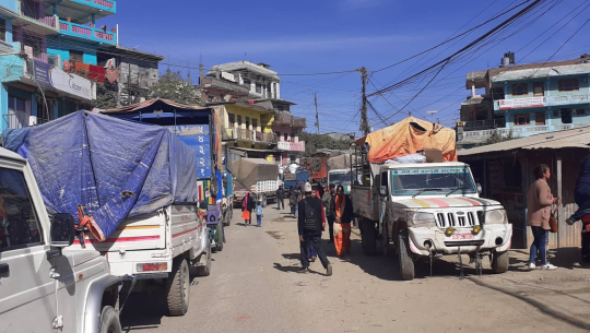 डडेल्धुरामा डा. केसीको समर्थनमा सवारी सञ्चालनमा रोक