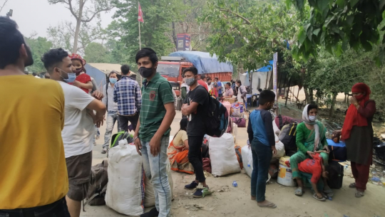 भारतमा रहेका नेपालीहरूको रोजगारी खोसिन थालेपछि स्वदेश फर्किने क्रम बढ्दै