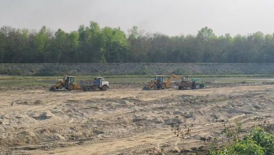 कञ्चनपुरतर्फ मोहना नदीमा अवैध उत्खनन पुनः सुरु, जनप्रतिनिधिको प्रयास निष्फल