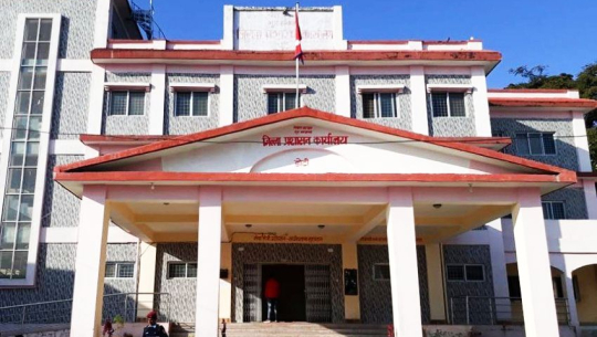 डोटीमा एक महिनादेखि प्रजिअ नहुँदा सेवा प्रवाहमा समस्या