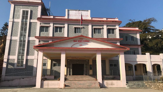 डोटी प्रशासनले भन्योः चुनाव आयो, हातहतियार बुझाउनू