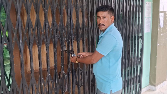 मल नपाएपछि धनगढी–११ का किसानले वडा कार्यालयमा लगाए ताला