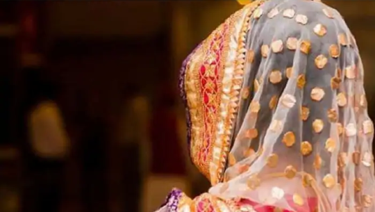 मरेका प्रेमीको तस्वीरसँग विवाह गर्दै तीन बच्चाकी आमा!