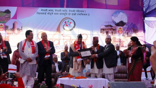 पश्चिम सेतीबारे देउवाको बोलीः सुदूरपश्चिमका जनता धनी भइसके, पैसा हाल्नुस न यार !