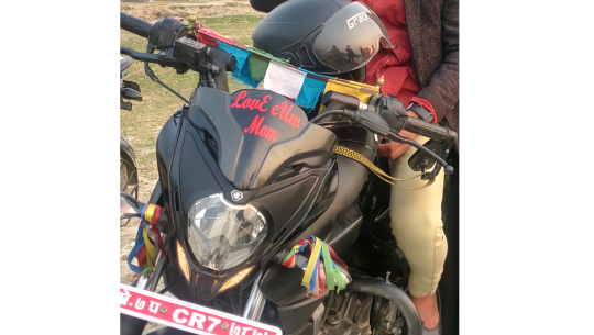 डोटीमा आफ्नै घरमा रोकेर राखेको मोटरसाईकल चोरी