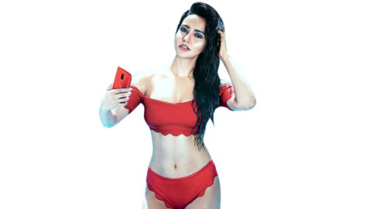 नेहाको बिकिनी पोज